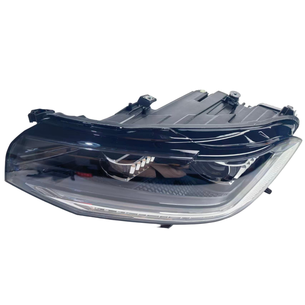 Volkswagen T-Cross 2019 LED headlight assembly CROSS 2019 view 4