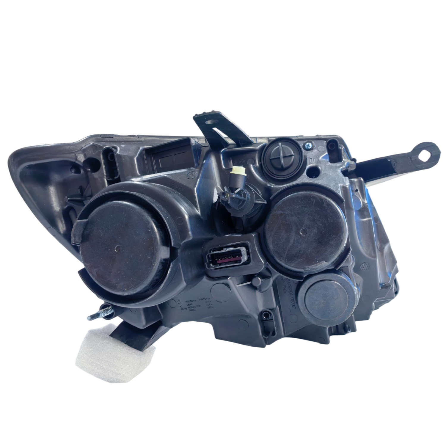 Russian-market Nissan Terrano halogen headlight assembly 2013-2020 view 2