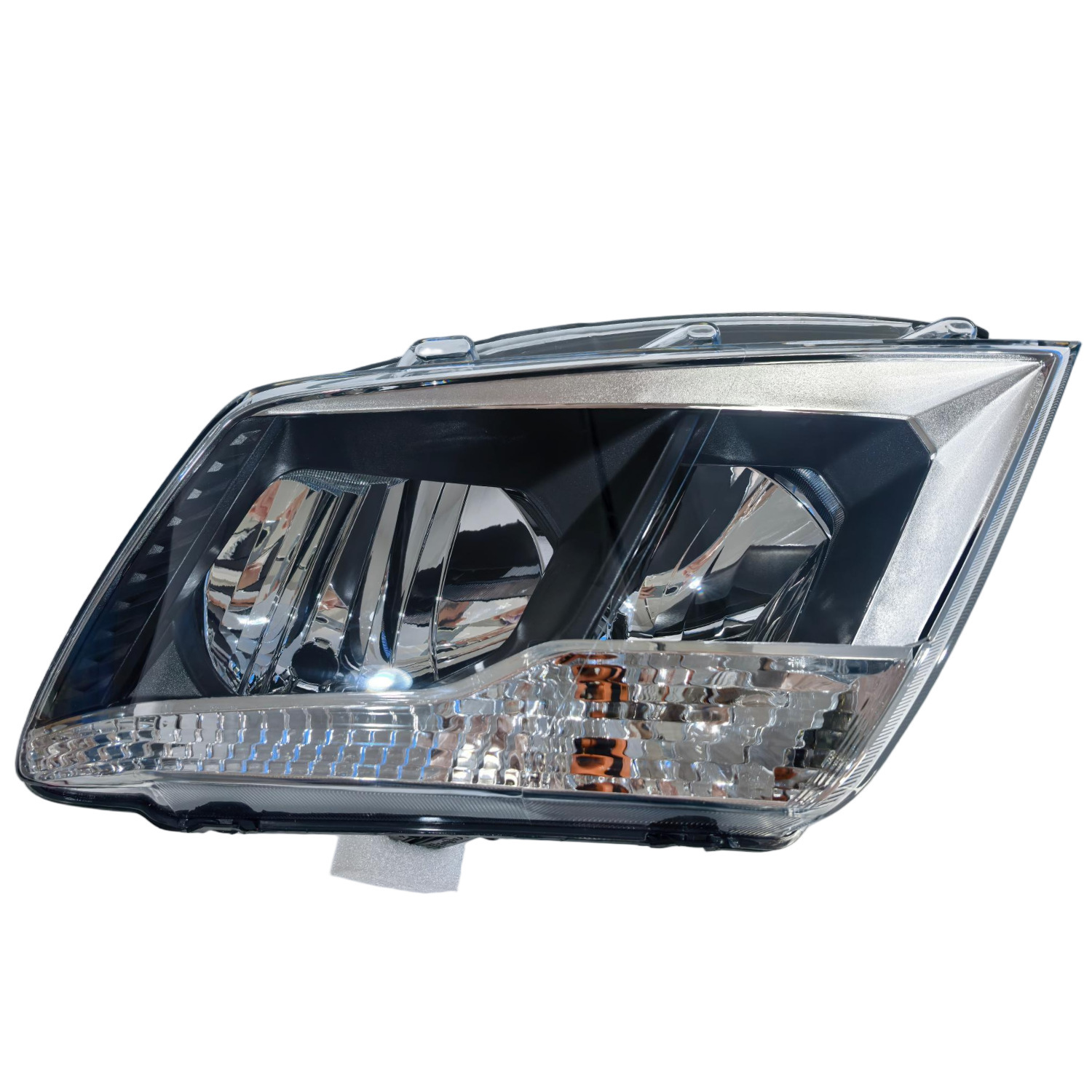Russian-market Nissan Terrano halogen headlight assembly 2013-2020 view 3