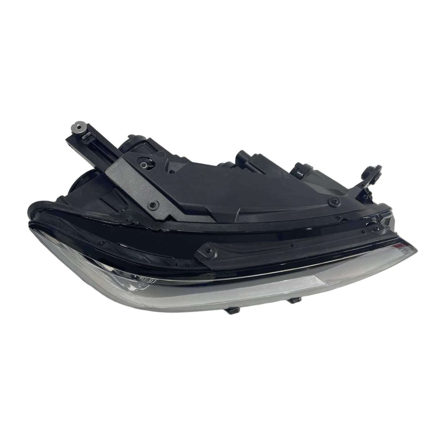 Volkswagen Passat B8 halogen headlight assembly 2015-2019 view 2