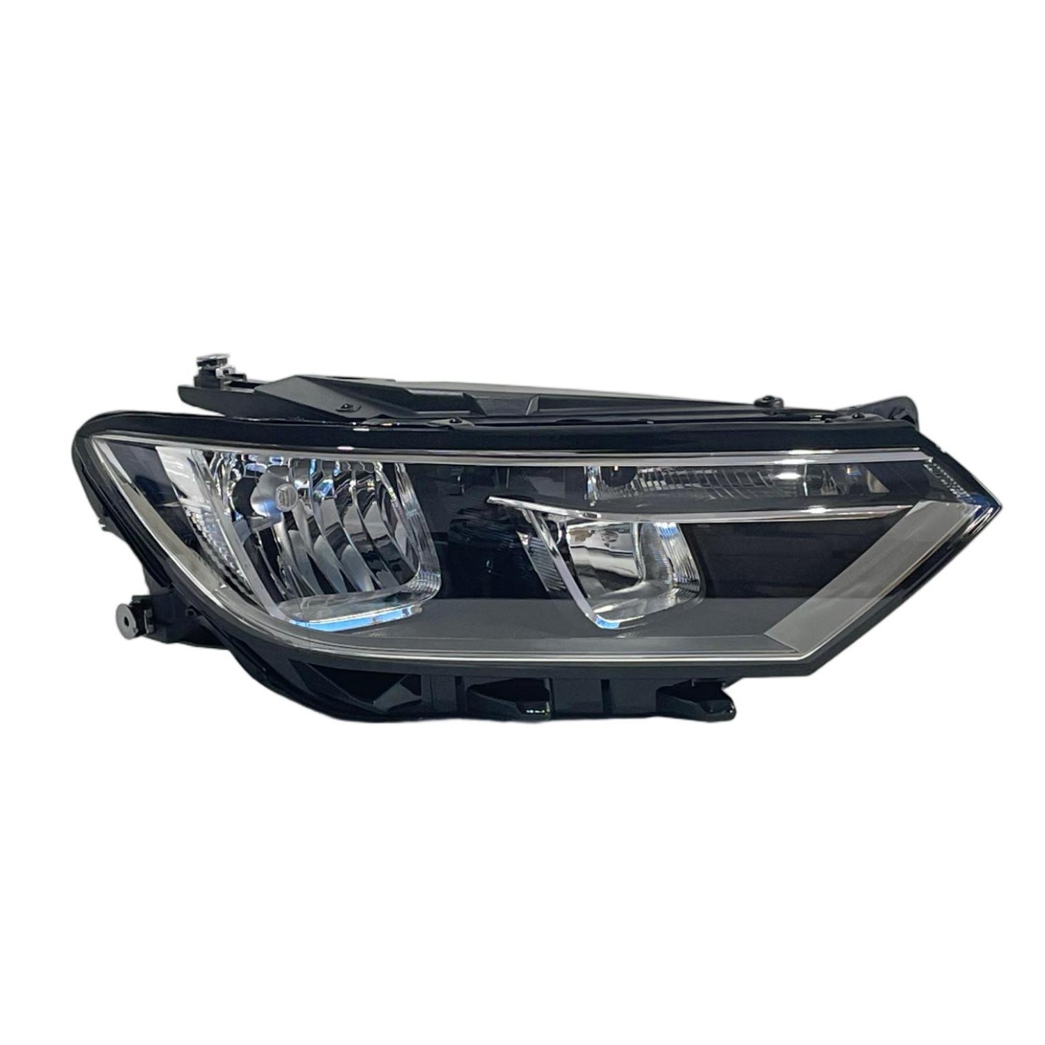 Volkswagen Passat B8 halogen headlight assembly 2015-2019 view 4