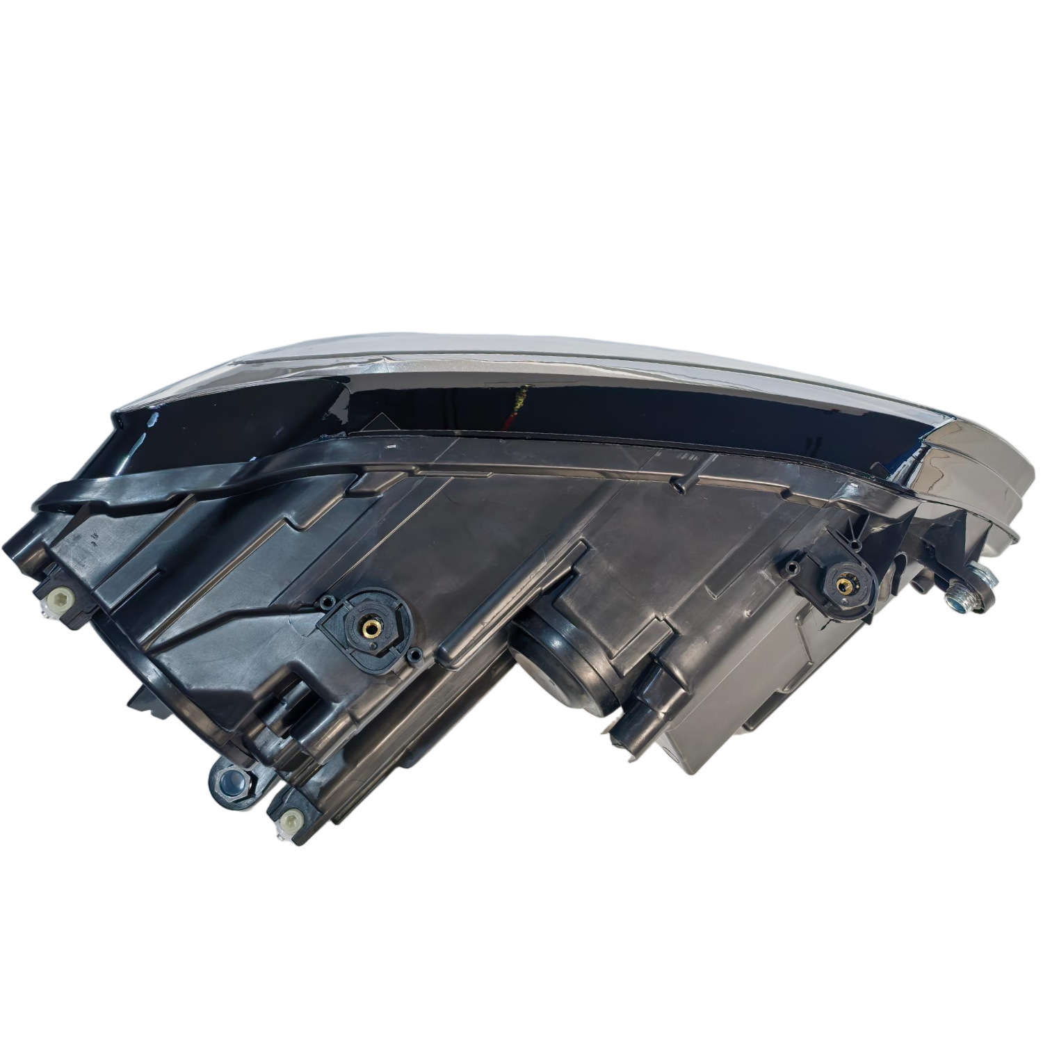 Jetta 2011 Volkswagen halogen headlight assembly C6 view 3