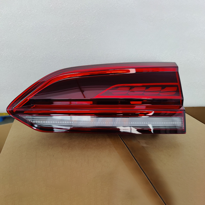 Touareg LED sequential taillight 2019-2023 view 2