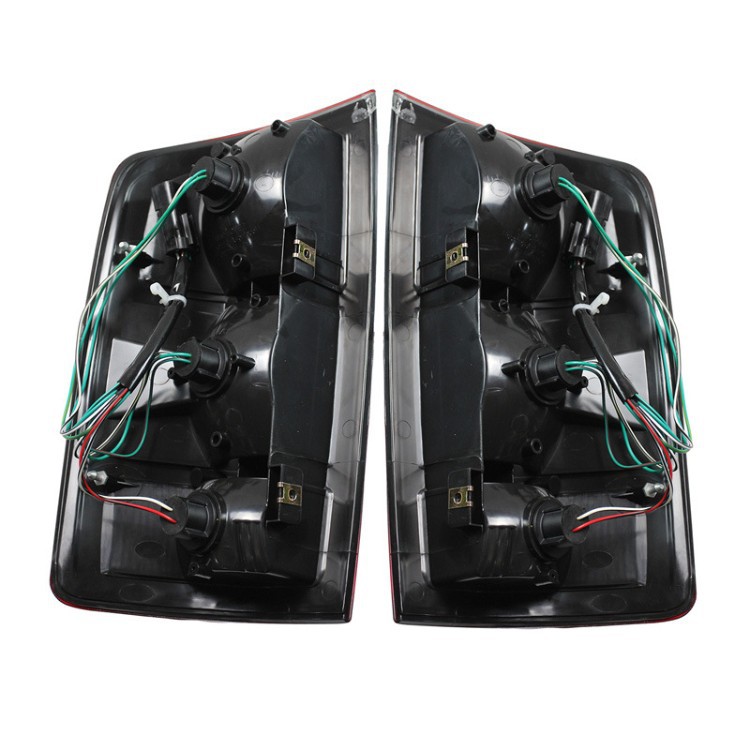 Taillight assembly 2002-2006 CH2801147 CH2800147