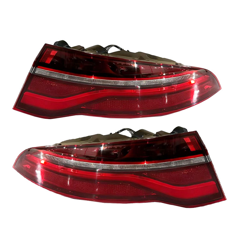 Jaguar taillight assembly T4N25429 / T4N25427 view 4