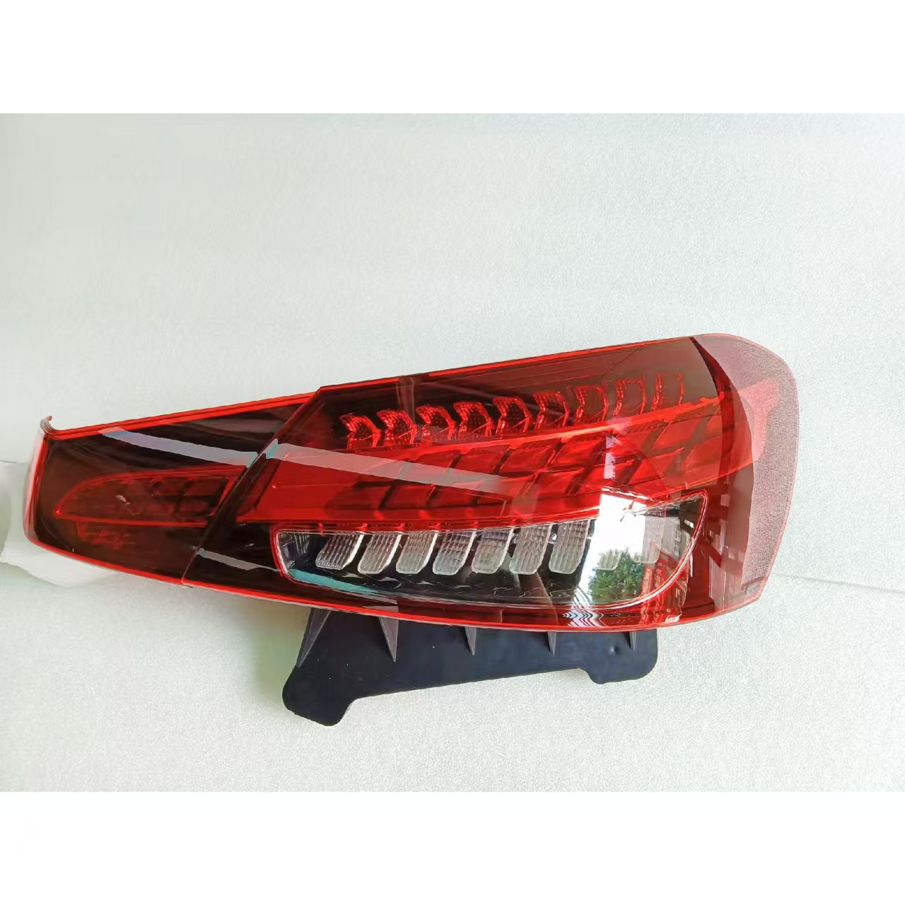 BMW Mercedes tail lamp assembly view 2